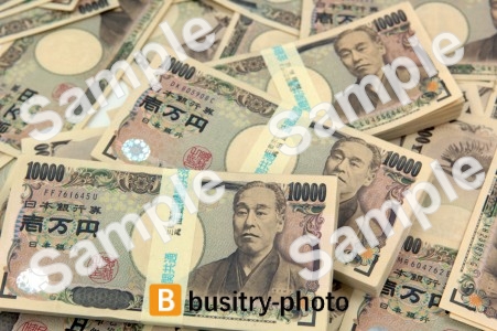 大量にばらまかれた一万円札と札束